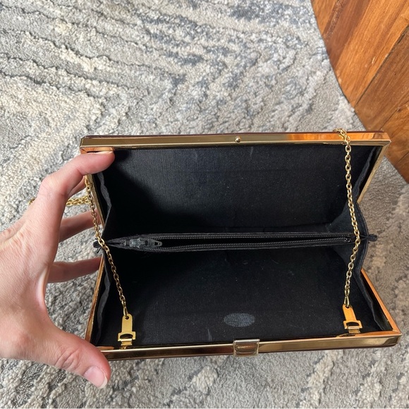 Vintage 70's Burgundy Clutch With Gold Chain Clasp Closure - Picture 6 of 8